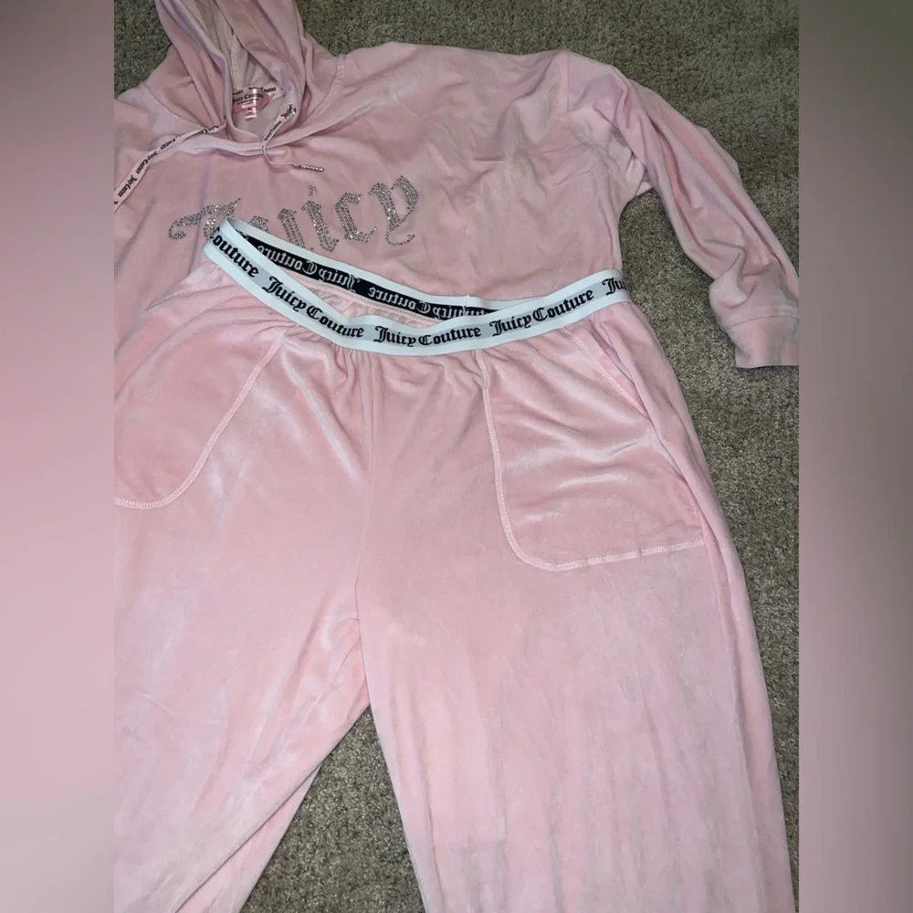 Juicy Couture Light Pink Velour Hoodie and Pants - Picture 7 of 10